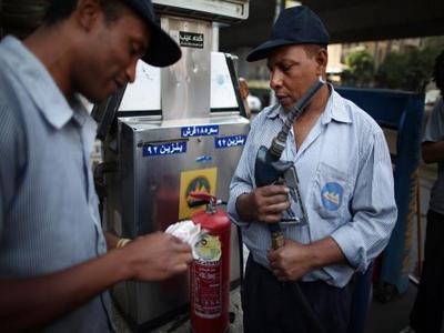 مصر تبدأ تطبيق نظام كروت الوقود الذكية على الشركات - نشوان نيوز
